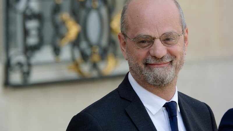 "C'est un peu ma voix que vous entendez": l'ancien ministre de l'Éducation Jean-Michel Blanquer dévoile... une chanson réalisée avec l'IA