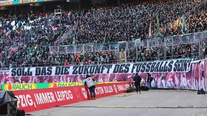 Kurioser Vorgang kurz nach Anpfiff - Werder-Fans pfeifen Leipzig-Anhänger aus