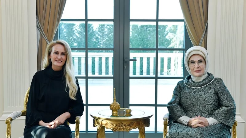 Emine Erdoğan, KKTC Cumhurbaşkanı'nın eşi Erhürman ile bir araya geldi