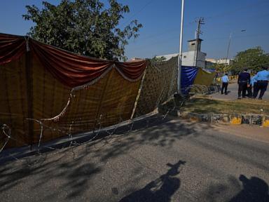 Pakistan says it has arrests 4 militants over involvement in suicide bombing at Islamabad court