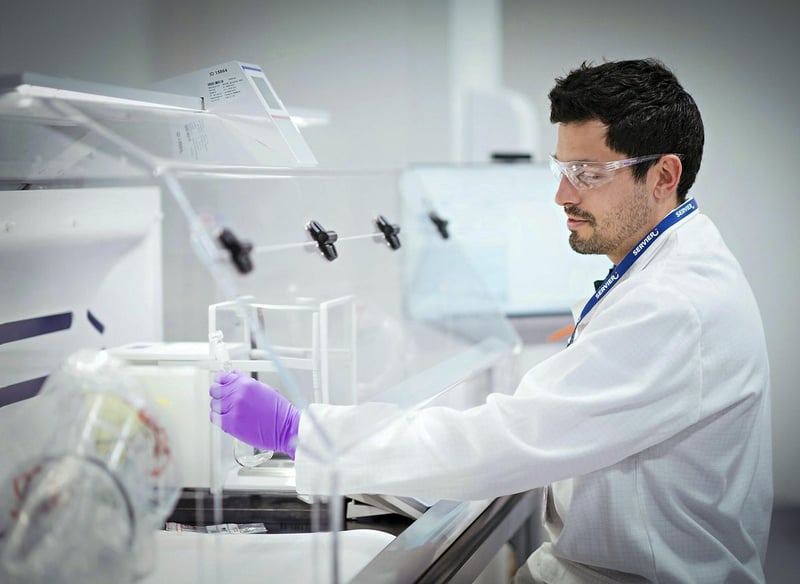 Servier met la dose sur l’oncologie pour faire oublier le scandale Mediator