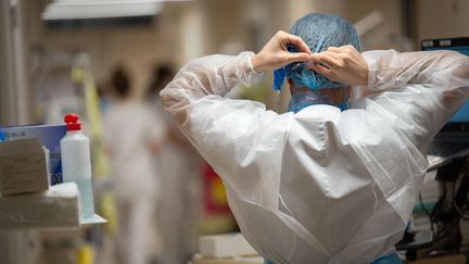 TEMOIGNAGES. "Je croisais les doigts pour que rien de grave n'arrive" : des internes en médecine racontent la rudesse de leurs stages aux urgences