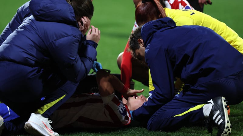 Foot (F) : grosse frayeur pour Andrea Medina, évacuée après un choc à la tête