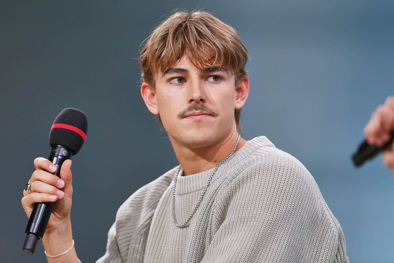 Von rechts gelesen Literatur-Star Nelio Biedermann: Märchen für heute