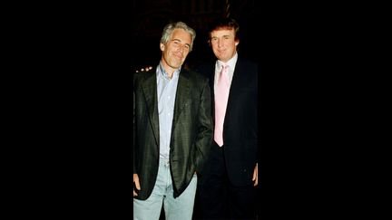 Donald Trump promulgue la loi qui oblige la justice américaine à déclassifier tous les documents concernant Jeffrey Epstein