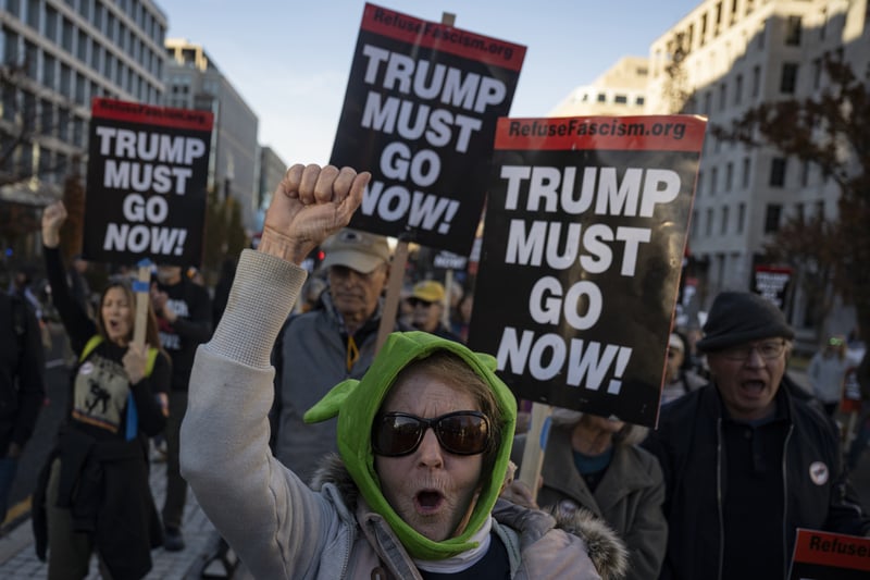 Trump, Venezuela hava sahasının tamamen kapatılacağını açıkladı
