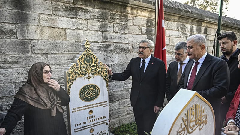 AK Parti Kültür ve Sanat Politikaları Başkanlığından Karakoç ile Varank'ın kabirlerine ziyaret
