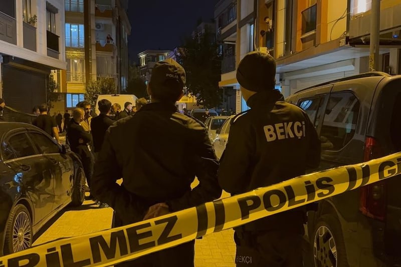 Zeytinburnu'nda iş yerindeki silahlı kavgada 2 kişi öldü, 1 kişi yaralandı