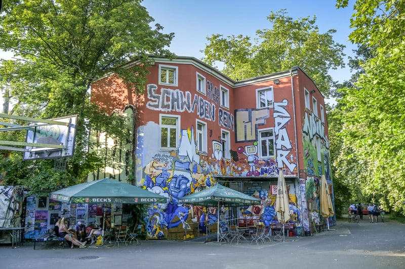 Alternative Zentren | Verdächtigt und bekämpft