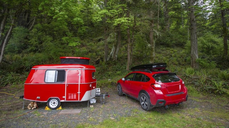 Llevar una caravana con un coche pequeño o uno eléctrico es posible, pero con limitaciones: estos son los mejores modelos para remolcar