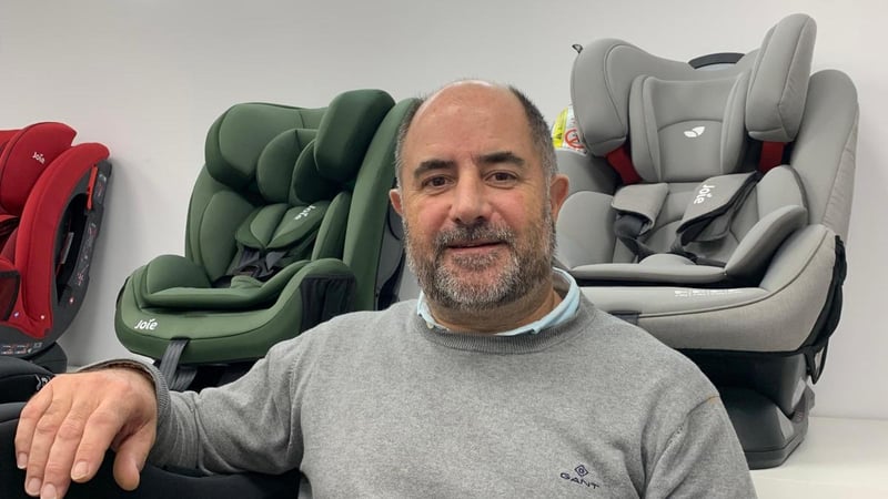 Josep Maria Vallès, experto en Seguridad Vial infantil de la ONU: “En un accidente de tráfico, hay que sacar al niño del coche en su sillita, no en brazos”