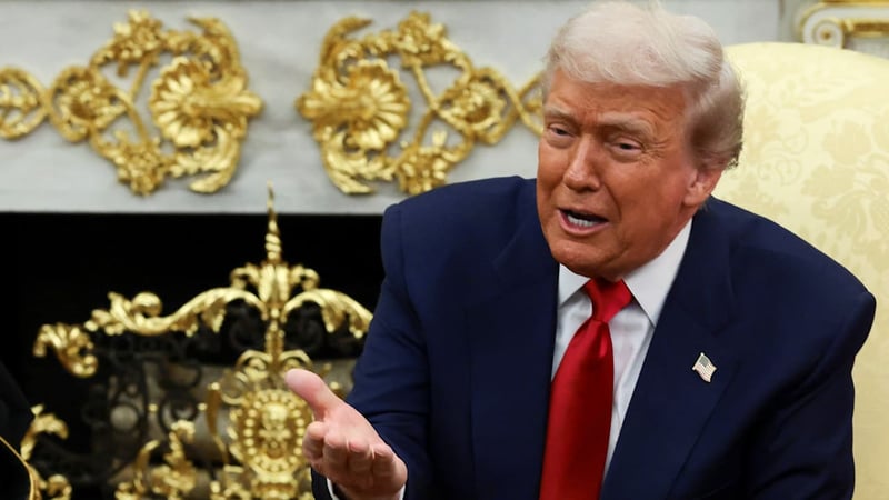 Gäste kamen mit besonderen Geschenk - Trump trifft Ex-Hamas-Geiseln im Weißen Haus