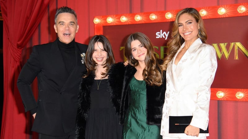 Leute von heute : Robbie Williams zeigt seine Töchter – eine davon wird nun Schauspielerin