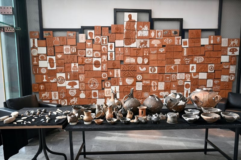 Yassıtepe'de kadın figürü ve 5 bin yıllık kaplar gün yüzüne çıktı