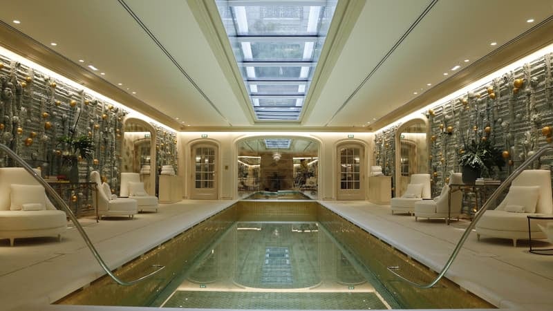 Ça ne refroidit pas les clients, au contraire: les prix des suites d'hôtels de luxe explosent et Paris est désormais, avec 2.600 dollars la nuit, bien plus chère que New York, Londres et Rome