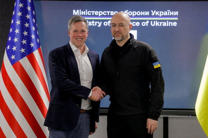 Dan Driscoll, le secrétaire américain à l’Armée qui prend la lumière sur le dossier ukrainien