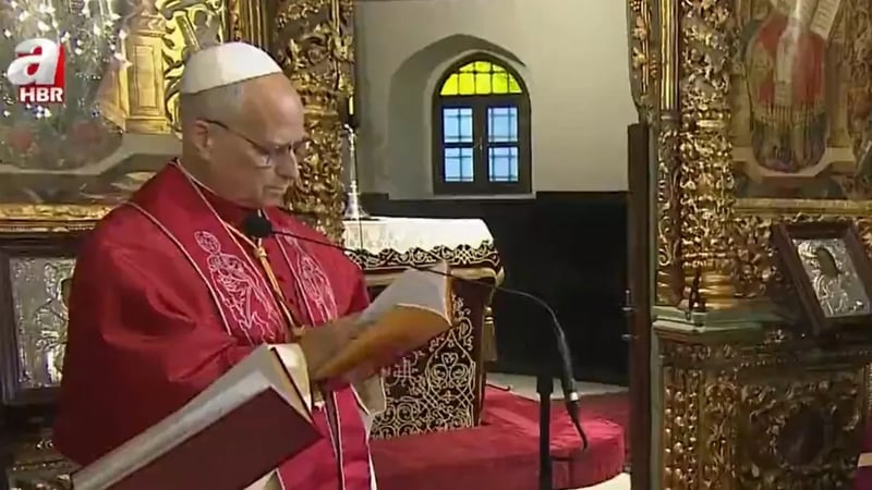 Papa 14. Leo İstanbul temaslarını sürdürüyor: Fener Rum Patrikhanesi'ni ziyaret etti!