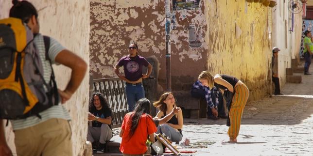 Les séducteurs professionnels de jeunes touristes, ou comment amour et jeux de pouvoir se mêlent sous les tropiques