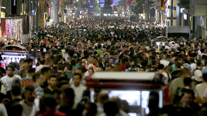 Türkiye'nin 81 kenti için tek tek açıklandı: Kadınlar erkeklere 5 yıl fark attı!