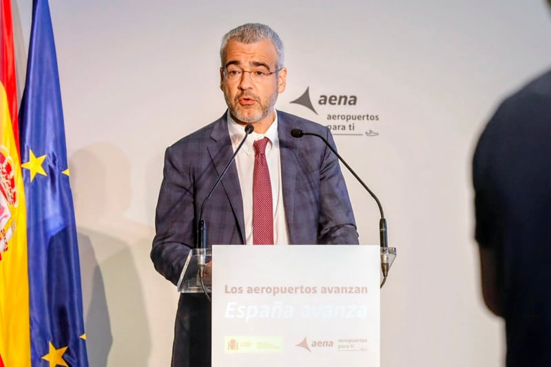 Aena esquiva el golpe a sus tasas y mantiene su plan inversor de 12.888 millones