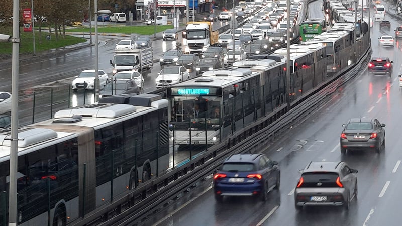 Metrobüslerle ilgili karar! O günlerde Fatih Sultan Mehmet Köprüsü kullanılacak