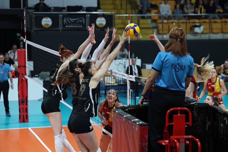 VakıfBank, Göztepe'ye set vermedi