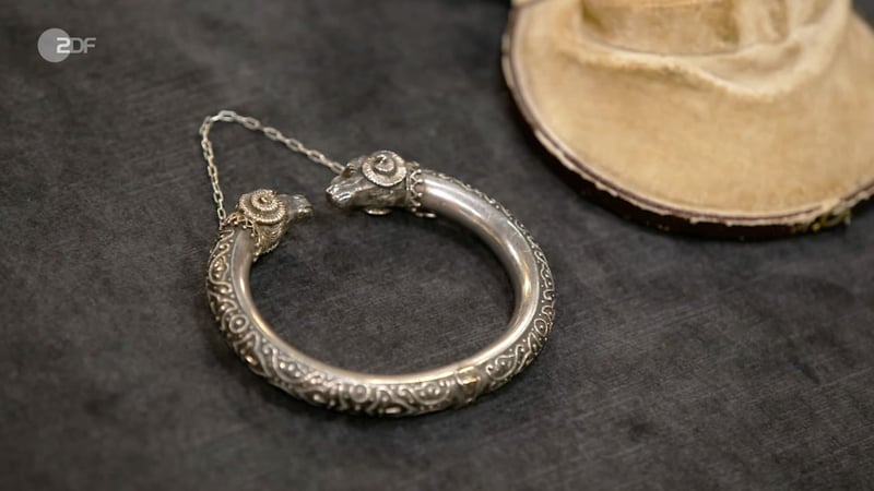 „Bares für Rares“ am 21. November - Armreif sorgt für intensiven Hörnerkampf