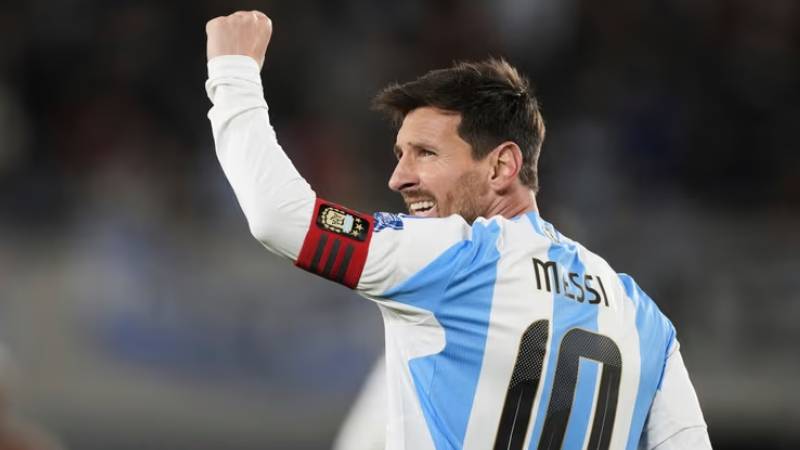 Barcelona, Messi'nin heykelini dikecek