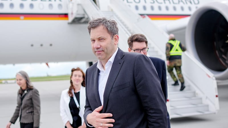 Statt Außenminister Wadephul - Jetzt reist Klingbeil nach China – bringt er Chips mit?