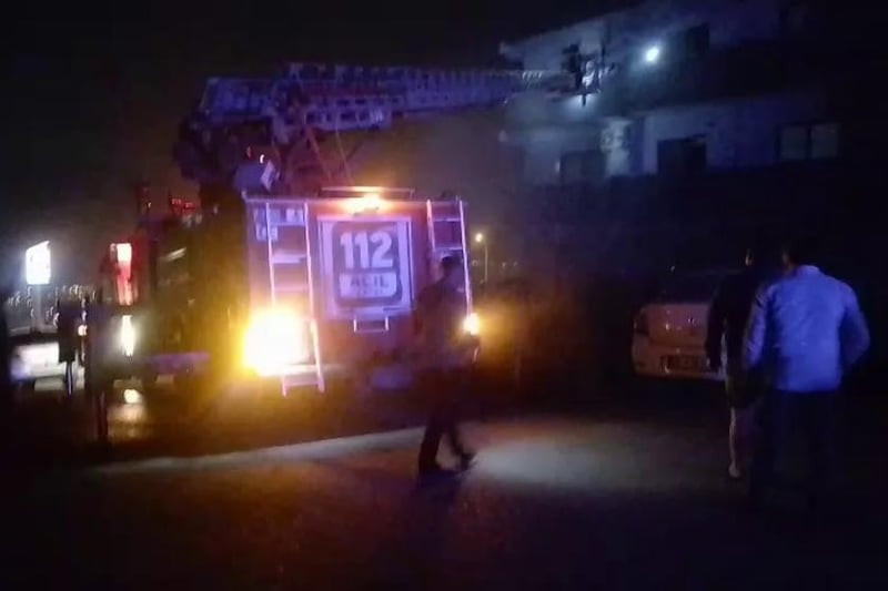 Apartmanın altındaki oto galeri yandı: Binadan kaçmaya çalışan 2 kişi öldü, 14 kişi dumandan etkilendi