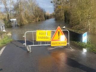 Pluie-inondation : trois départements restent placés en vigilance orange cet après-midi