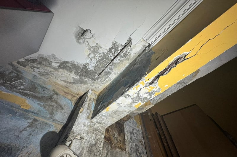 Kocaeli’de kolonlarında çatlak oluşan 5 katlı bina boşaltıldı