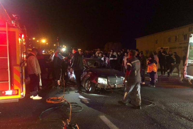 Nevşehir’de tur otobüsü ile otomobil çarpıştı: 2 kişi hayatını kaybetti, 3 yaralı