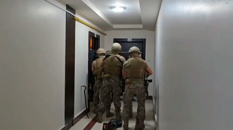 İstanbul'da suç örgütlerine darbe: Çok sayıda silah ele geçirildi