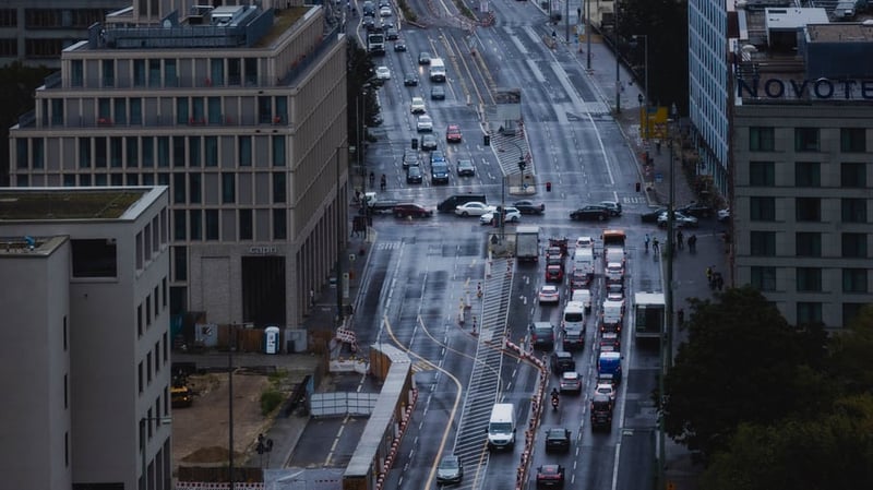 Klimaschutz: Verkehrs- und Gebäudesektor verfehlen CO₂-Obergrenzen deutlich – nun drohen Strafzahlungen