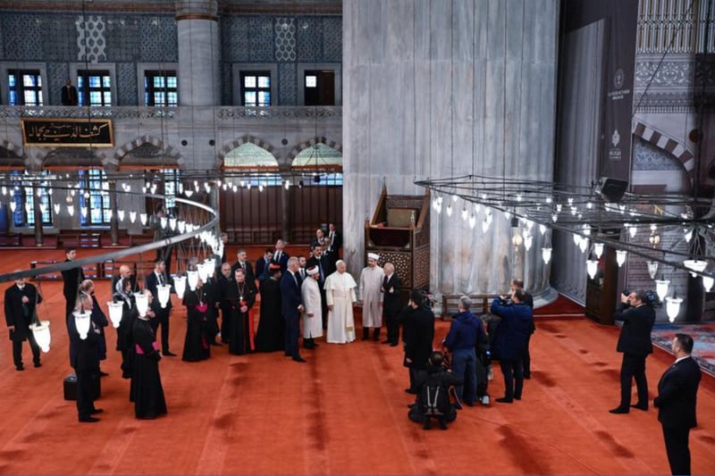 Papa 14’üncü Leo Sultanahmet Camii’ni ziyaret etti