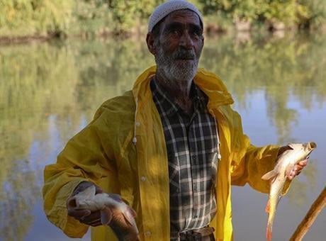 55 yıldır 'kelek' üzerinde balık avlıyor: Hangi bölgelerin tehlikeli olduğunu iyi bilirim