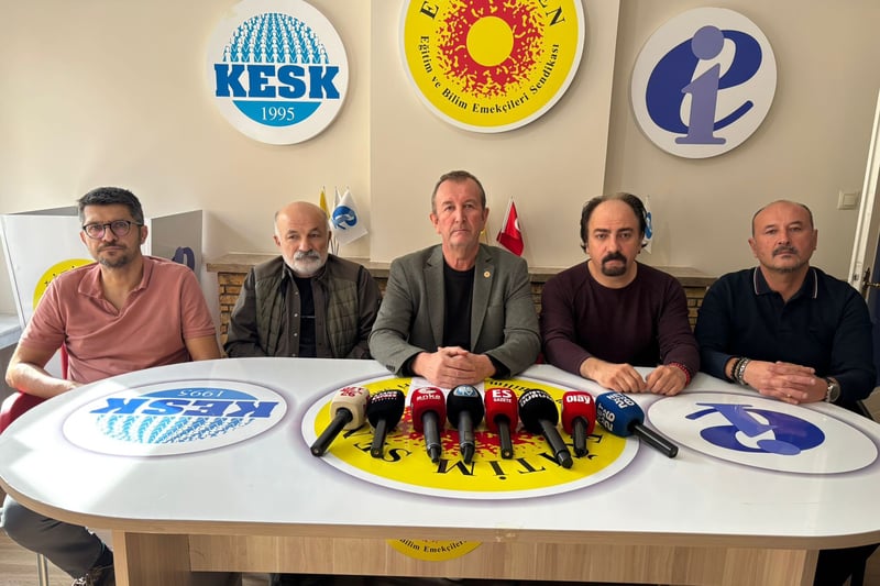 Eğitim Sen Eskişehir Şubesi: “MEB Akademi öğretmenleri finansman kaynağına dönüştürüyor”