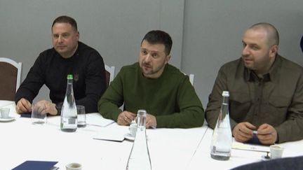 "Projet de plan" américain pour l'Ukraine : Volodymyr Zelensky souhaite "une paix digne", Moscou refuse pour l'heure de commenter
