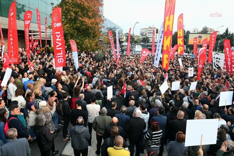 TRT binası önünde açıklama yapan Özgür Çelik: Cesaretiniz varsa sandığı getirin