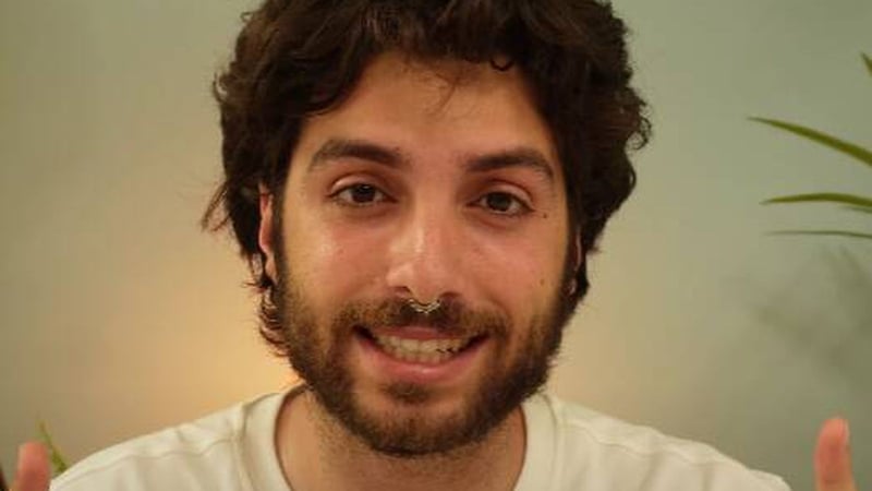 Albert Xamena, bioquímico: "Tener un smartphone antes de los 13 años se asocia con probabilidades más grandes de tener problemas de salud mental"