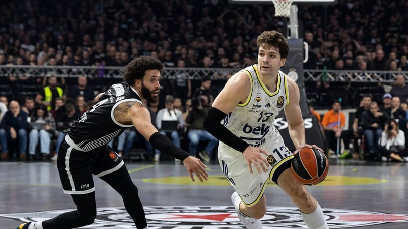 Fenerbahçe Beko Partizan tribünlerinin skandal pankartına cevabı sahada verdi!