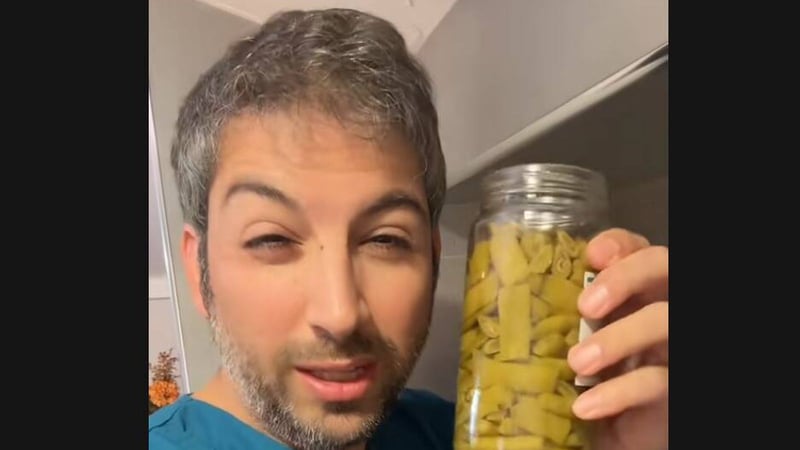 Álvaro Fernández, farmacéutico: "El líquido de las conservas es mejor tirarlo en la mayoría de las veces"