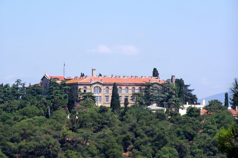 Barrack, Ruhban Okulu'nun açılışı için tarih verdi