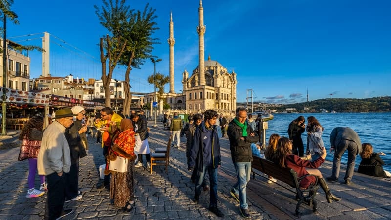 Une mère et ses deux enfants meurent d'une intoxication alimentaire lors de vacances en Turquie, quatre personnes arrêtées