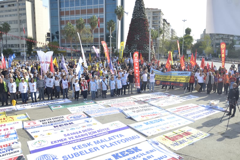 Adana'da binlerce işçi ve emekçi insanca yaşanacak ücret için toplandı: "Sermayeye değil halka bütçe"