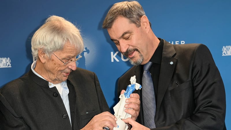 Bayerischer Kunstpreis 2025 - Markus Söder verneigt sich vor Gerhard Polt