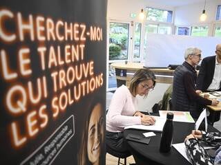 Vrai/faux. L’objectif de « plein-emploi en 2027 » du président Macron est-il encore atteignable ?
