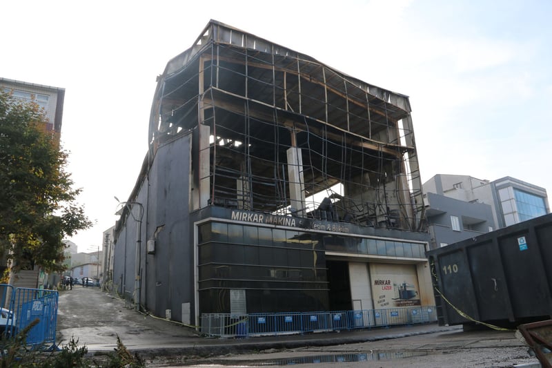 Dilovası’da 7 işçinin öldüğü fabrika yıkıldı