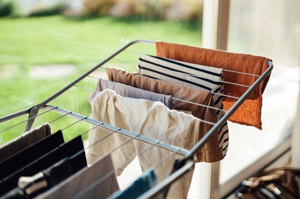 Dry clothes faster indoors with simple 2-minute trick after washing — no heating needed